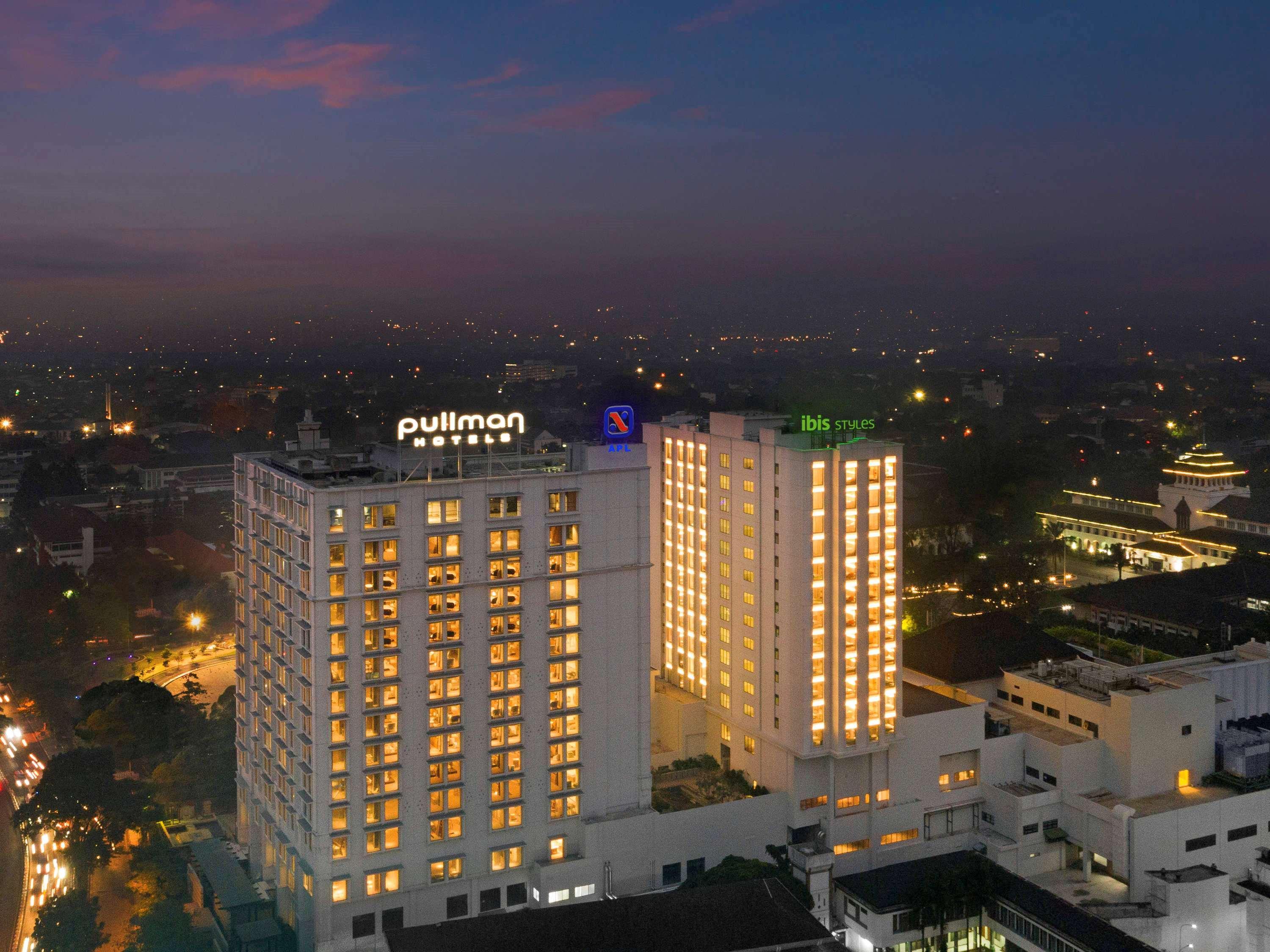 Pullman Bandung Grand Central Esterno foto