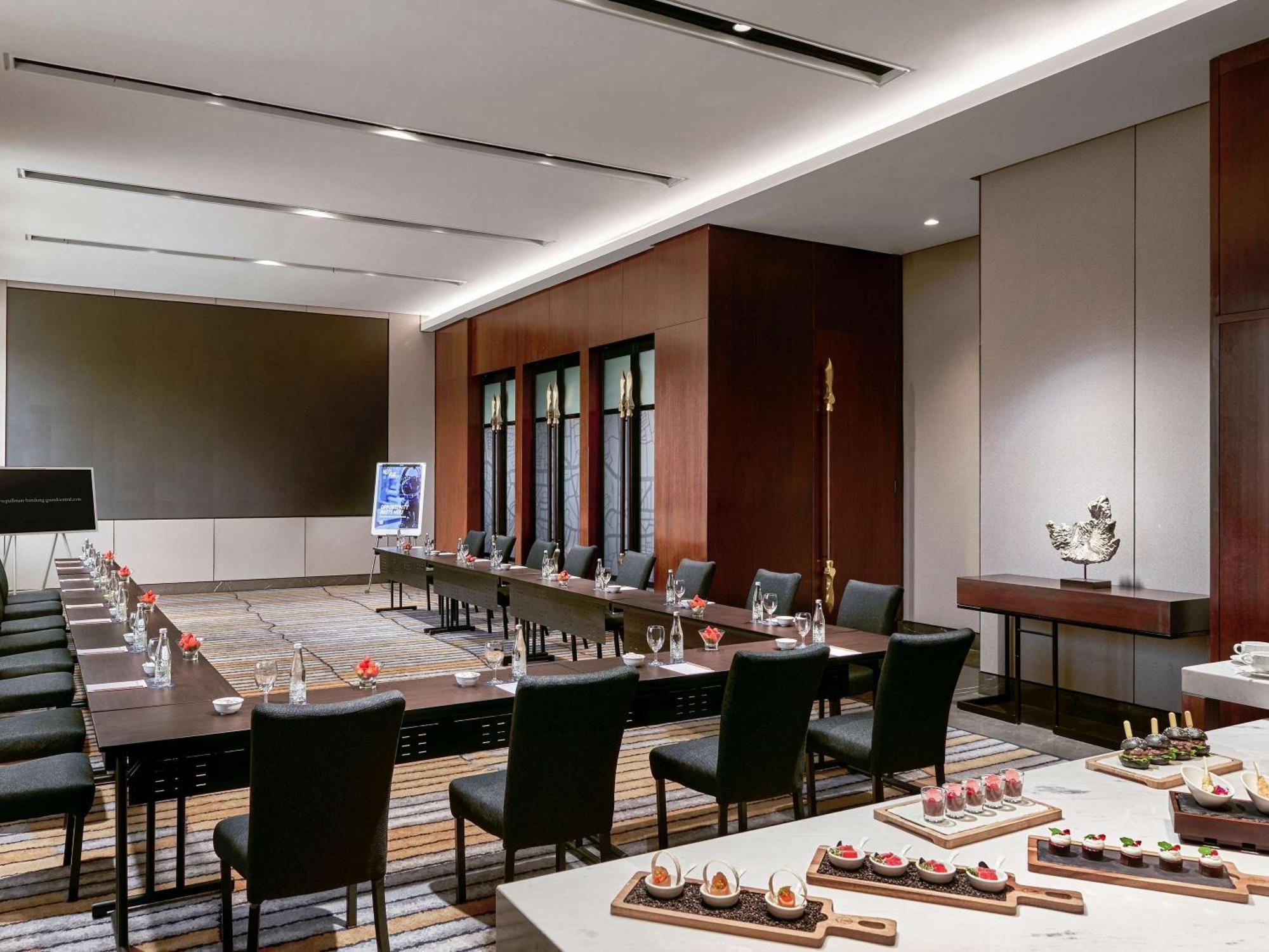 Pullman Bandung Grand Central Esterno foto